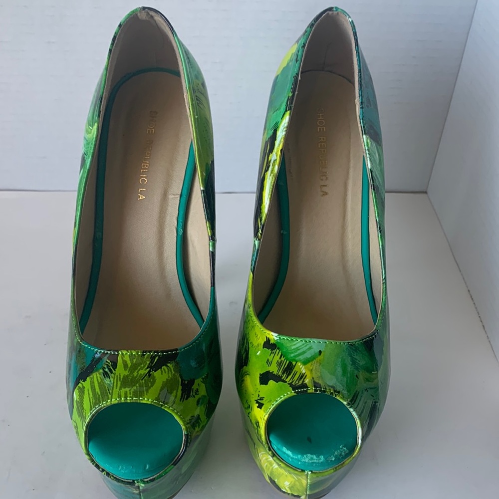 Shoe Republic La Green Heels!!!